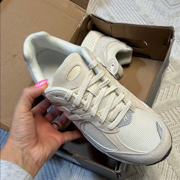 New Balance Cream 2002R Shoes - Picture 4 of 6